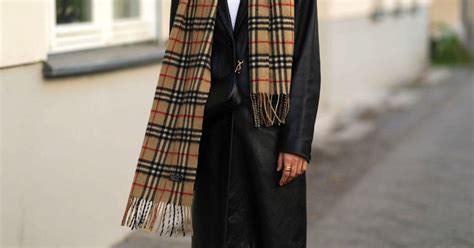 burberry scarf arm of coat|where to buy burberry scarf.